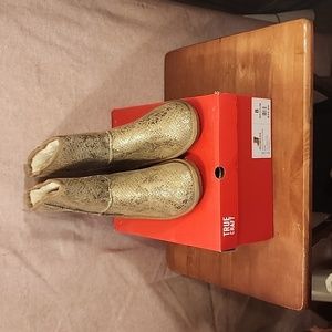 SALE! NEW True Craft gold texture boots 8 medium